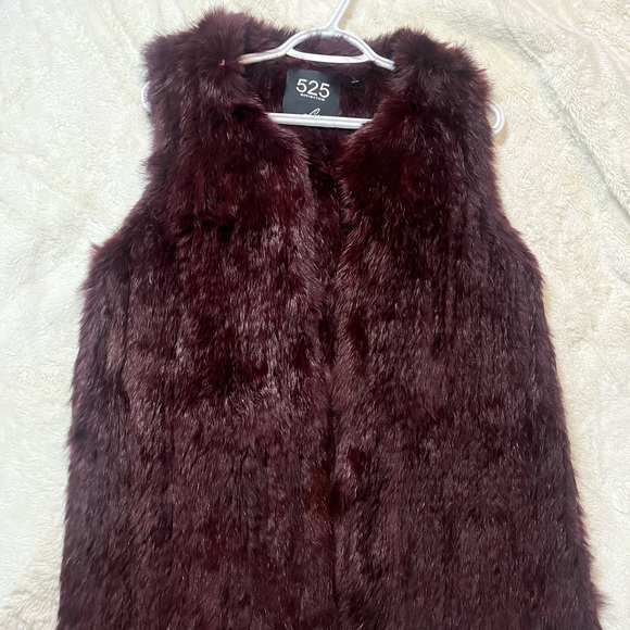 Burgundy faux fur vest - Picture 2 of 2